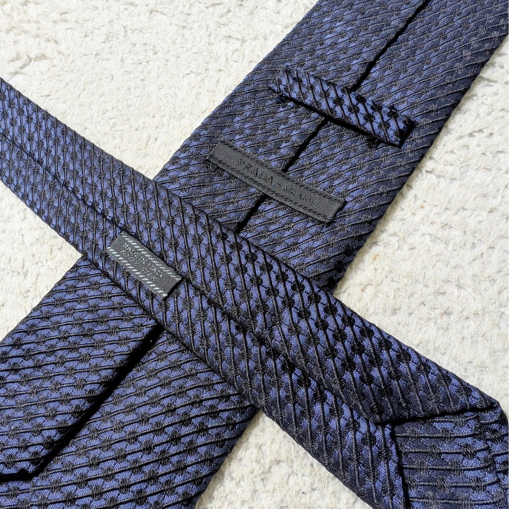 Prada Milano Necktie Mens OS Navy Blue Textured Geometric Silk Made in Italy EUC